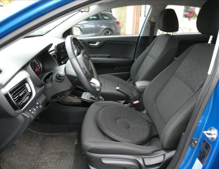 KIA Rio 11