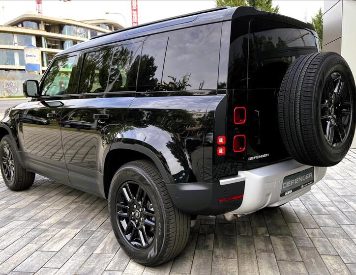 Land Rover Defender 4