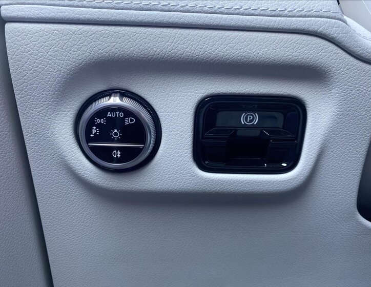 Mercedes-Benz EQE Sedan / Limuzína 0,0 300 kw