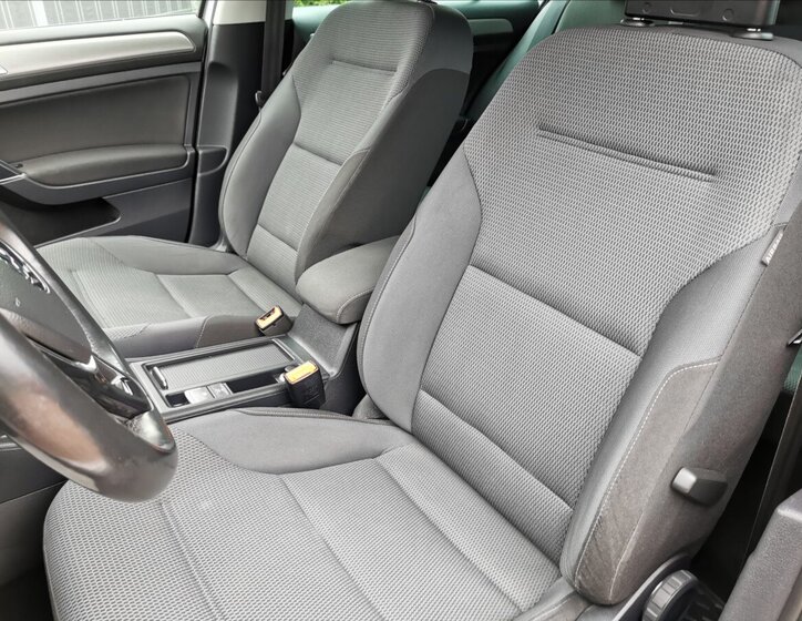 Volkswagen Golf Kombi 1,6 l 77 kw