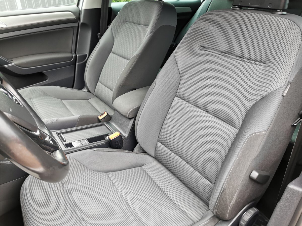 Volkswagen Golf Kombi 1,6 l 77 kw