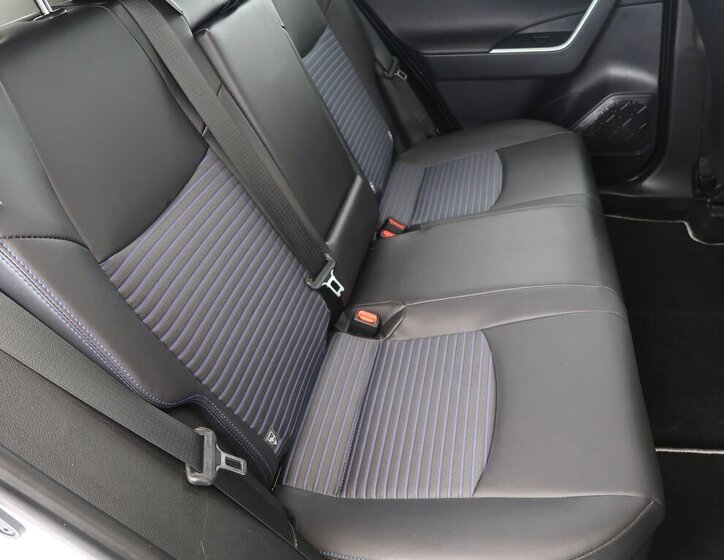 Toyota RAV4 SUV / Terénní 2,5 l 131 kw