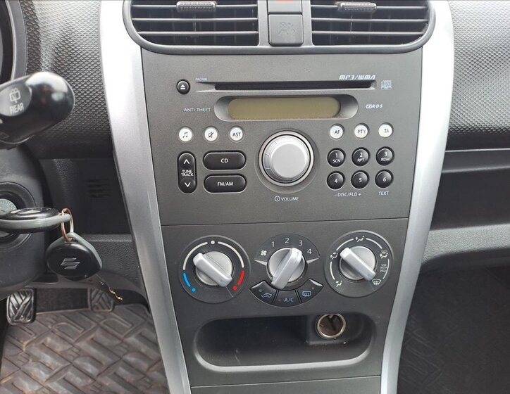 Suzuki Splash Hatchback 996,0 48 kw