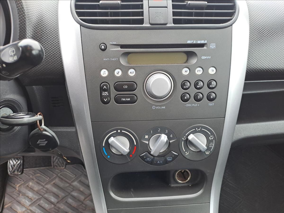 Suzuki Splash Hatchback 996,0 48 kw