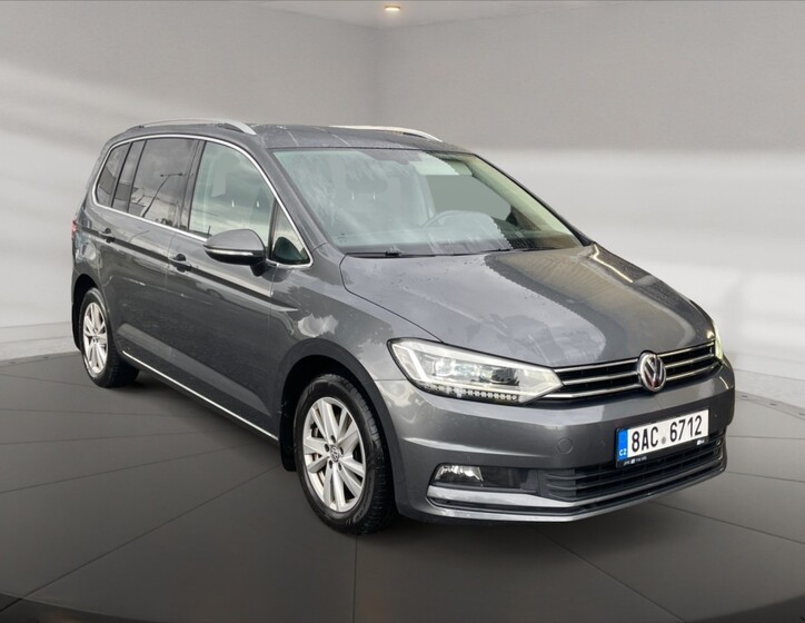 Volkswagen Touran 1