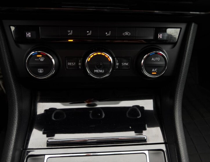 Škoda Superb Sedan / Limuzína 2,0 l 110 kw