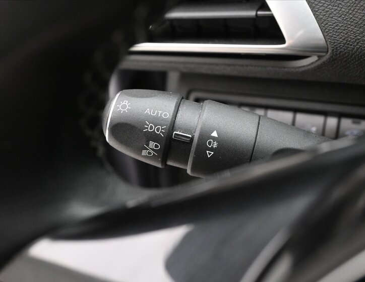 Peugeot 5008 SUV / Terénní 1,5 l 96 kw