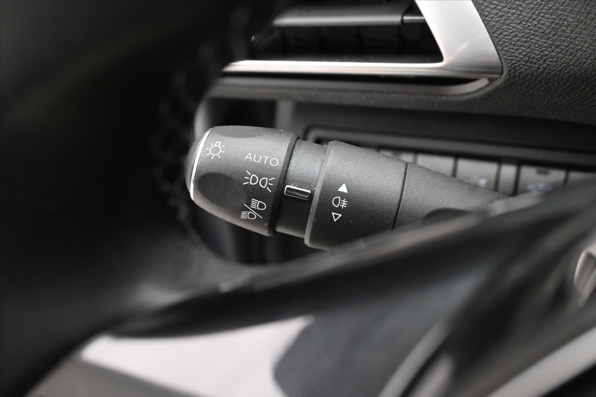 Peugeot 5008 SUV / Terénní 1,5 l 96 kw