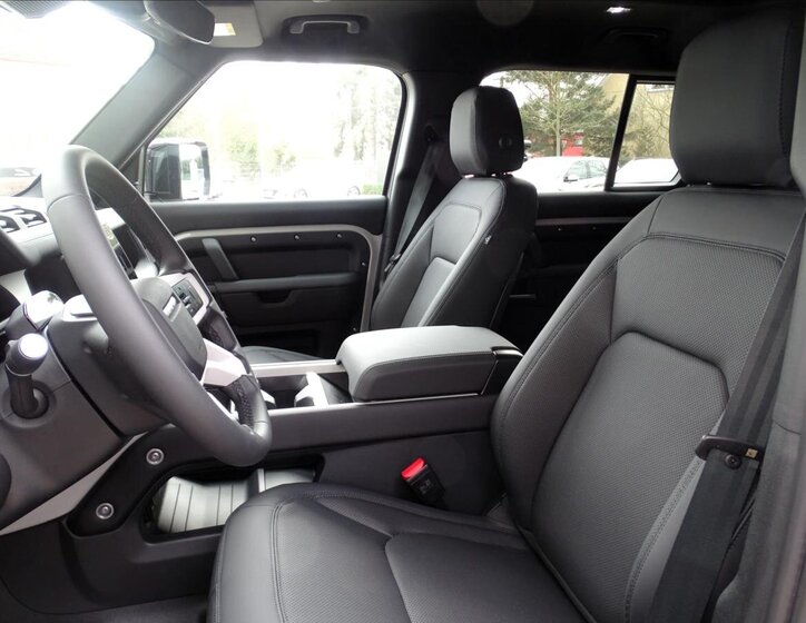 Land Rover Defender SUV 3,0 l 183 kw