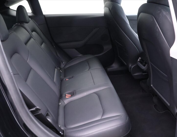 Tesla Model Y SUV / Terénní 0,0 378 kw