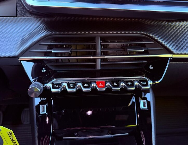 Peugeot 2008 Hatchback 1,2 l 74 kw