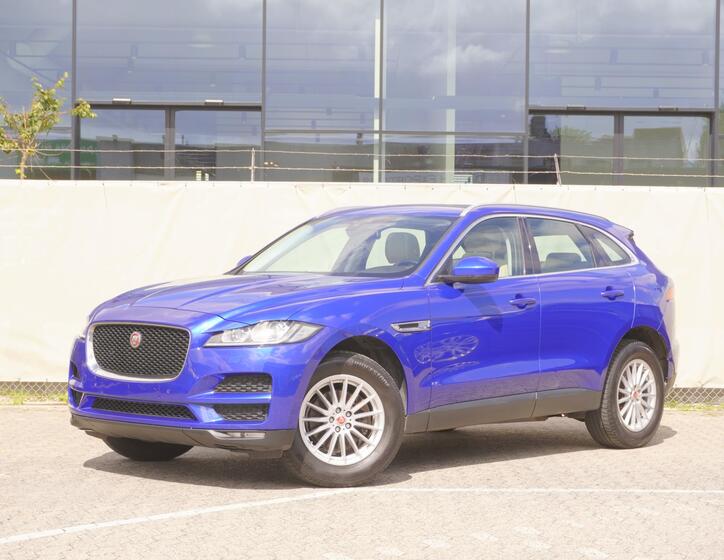 Jaguar F-Pace 1