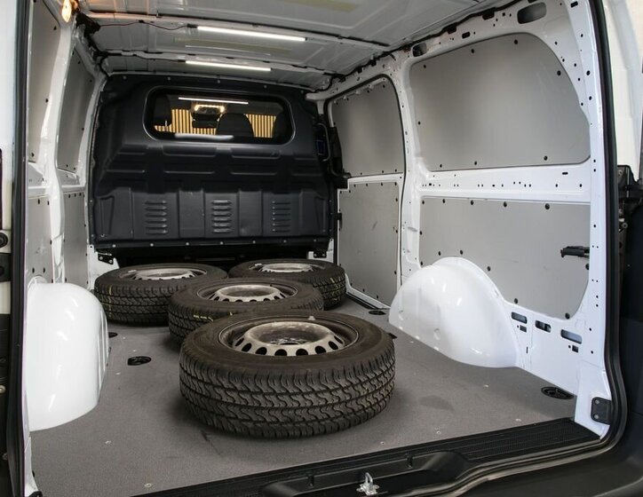 Mercedes-Benz Vito Skříň 2,0 l 120 kw