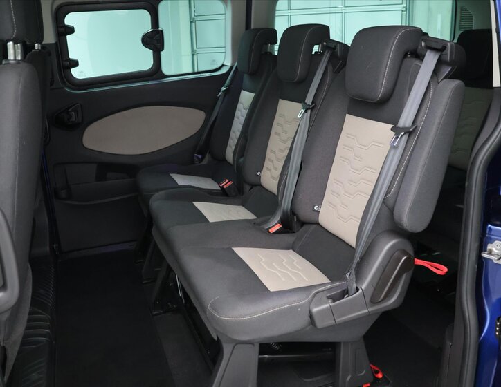 Ford Tourneo Custom Kombi 2,0 l 125 kw