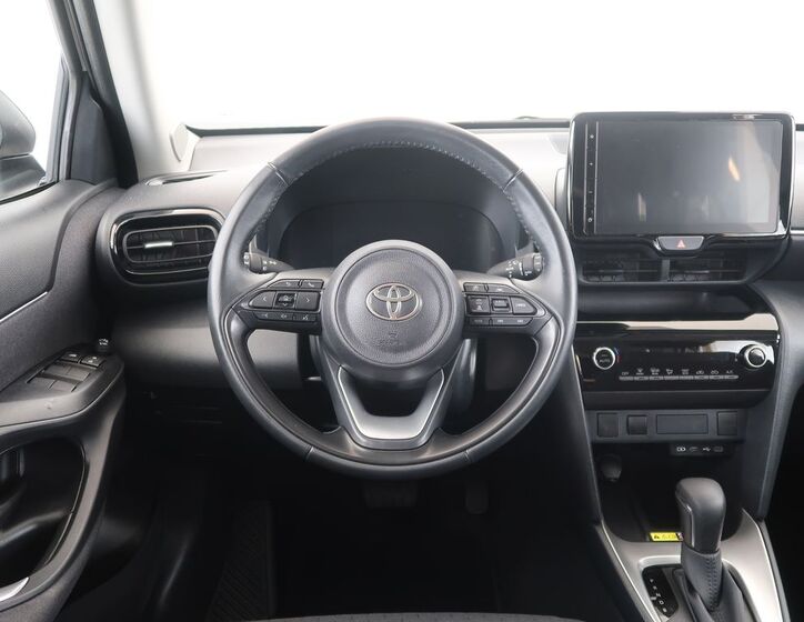 Toyota Yaris Cross 16