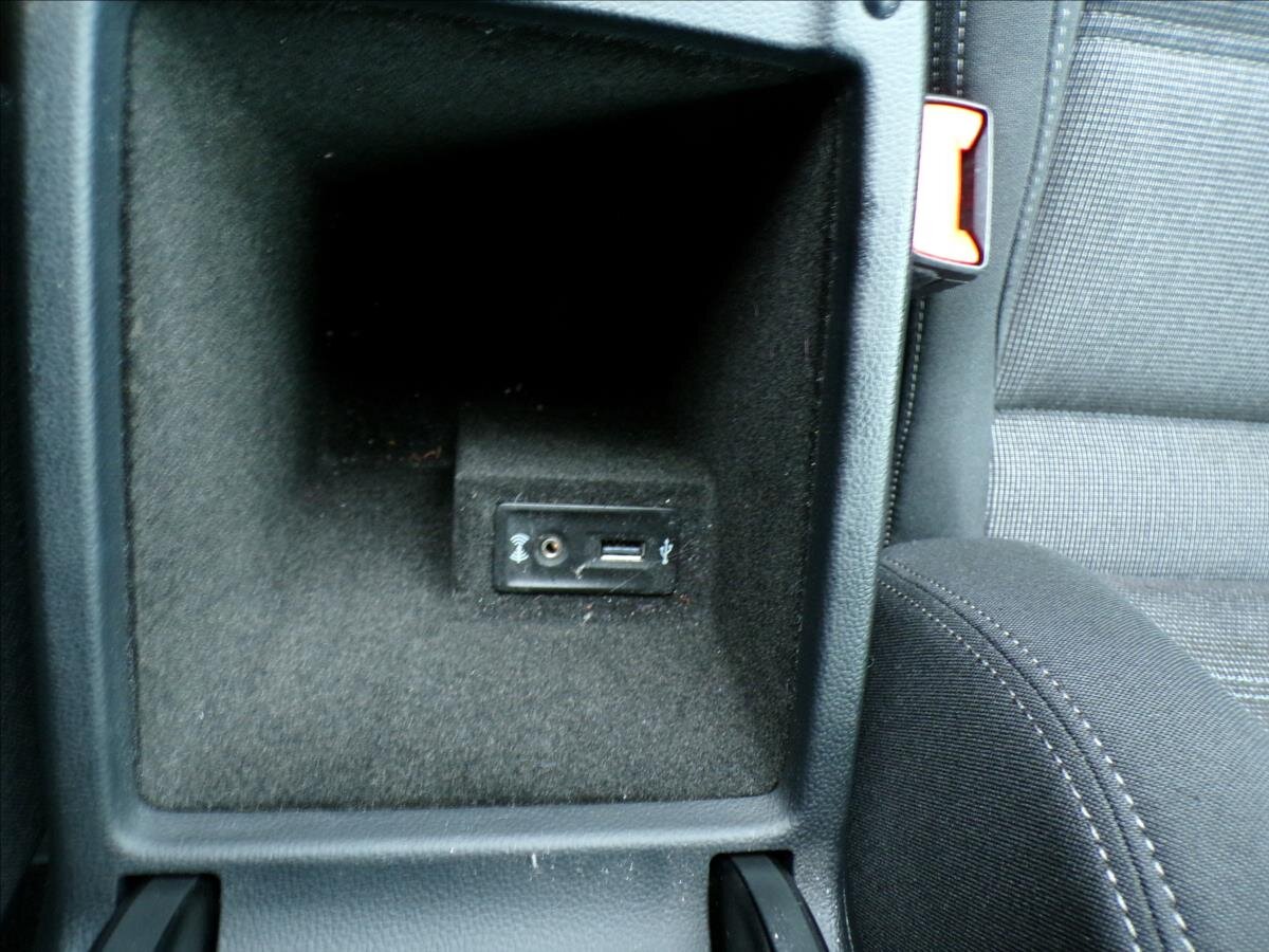 Volkswagen Passat Kombi 1,6 l 88 kw