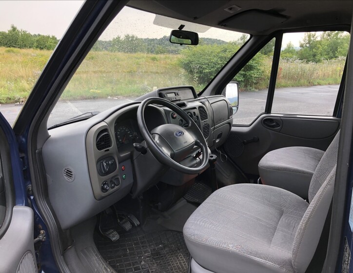 Ford Transit 9