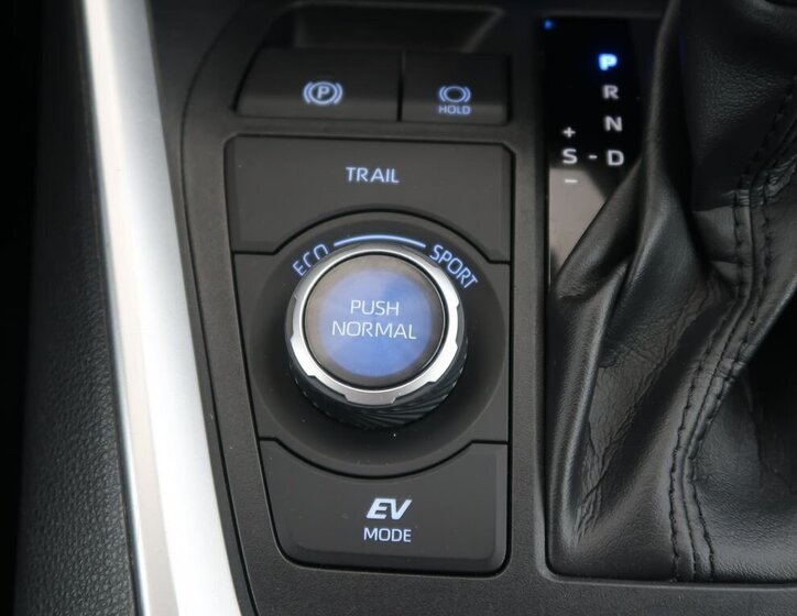 Toyota RAV4 SUV / Terénní 2,5 l 131 kw