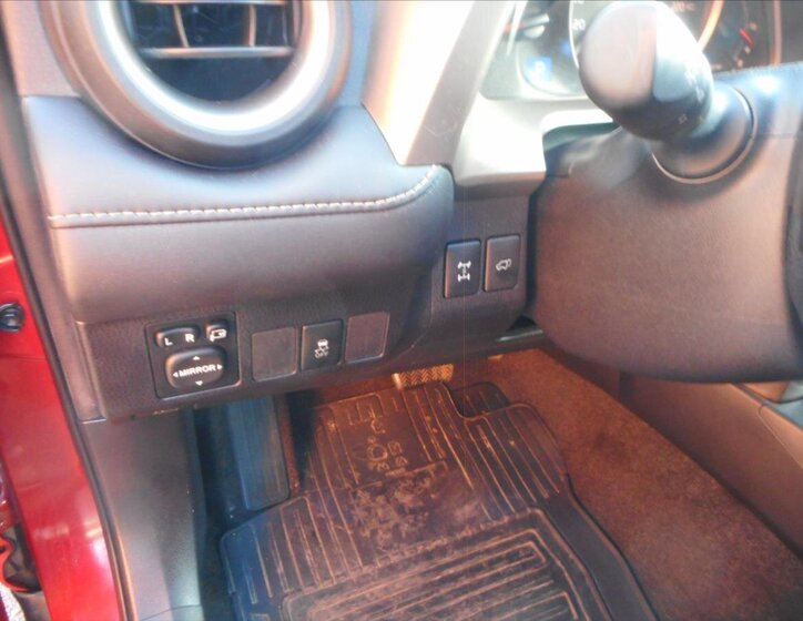 Toyota RAV4 SUV 2,0 l 111 kw