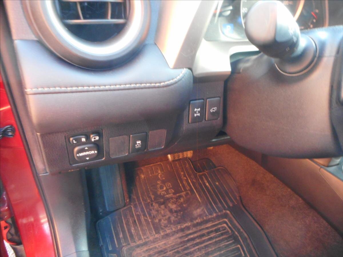 Toyota RAV4 SUV 2,0 l 111 kw