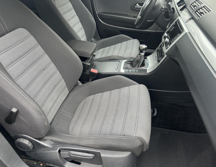 Volkswagen Passat CC 37