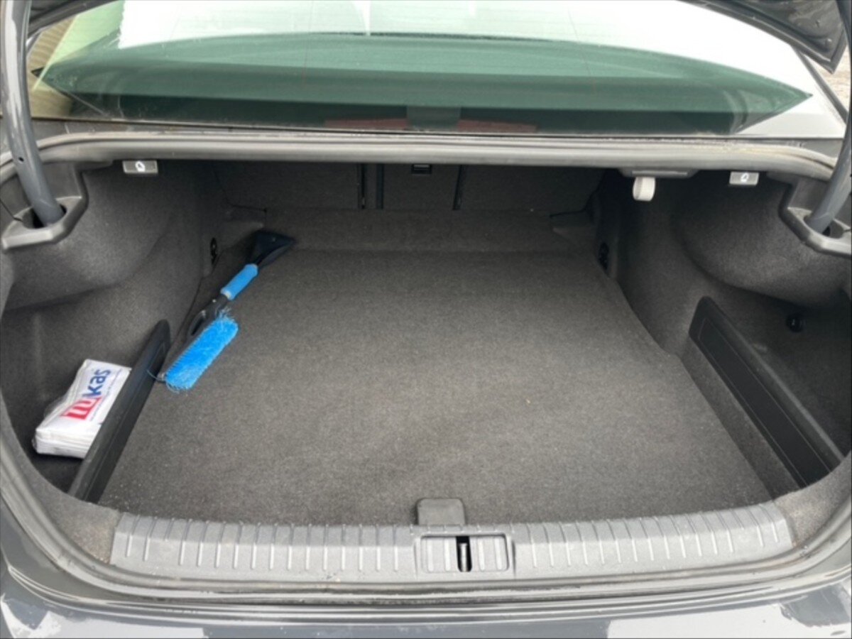 Volkswagen Passat Sedan / Limuzína 2,0 l 110 kw