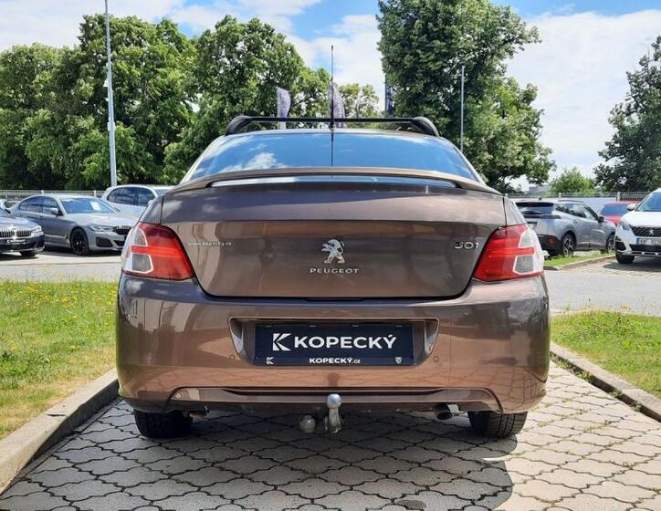 Peugeot 301 10