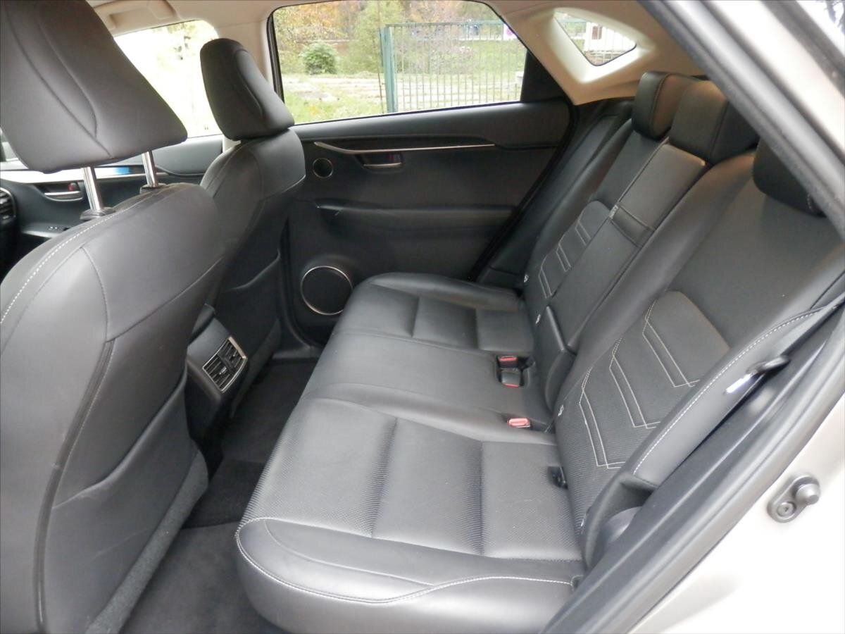 Lexus NX 300h SUV / Terénní 2,5 l 114 kw