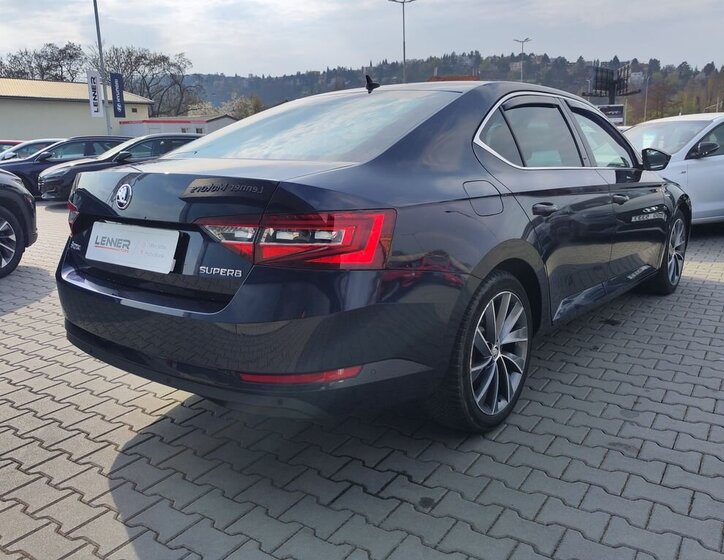 Škoda Superb Sedan / Limuzína 2,0 l 110 kw