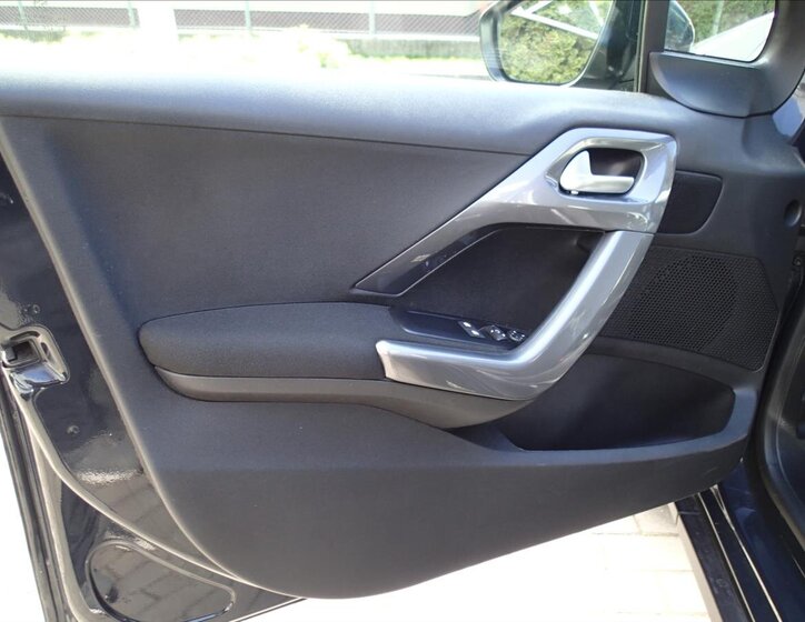 Peugeot 2008 Kombi 1,2 l 61 kw