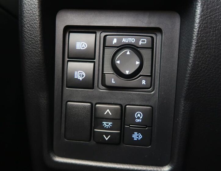 Toyota Land Cruiser 24