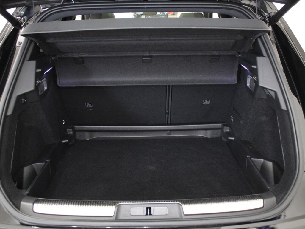 DS Automobiles DS7 Crossback SUV 1,6 l 221 kw