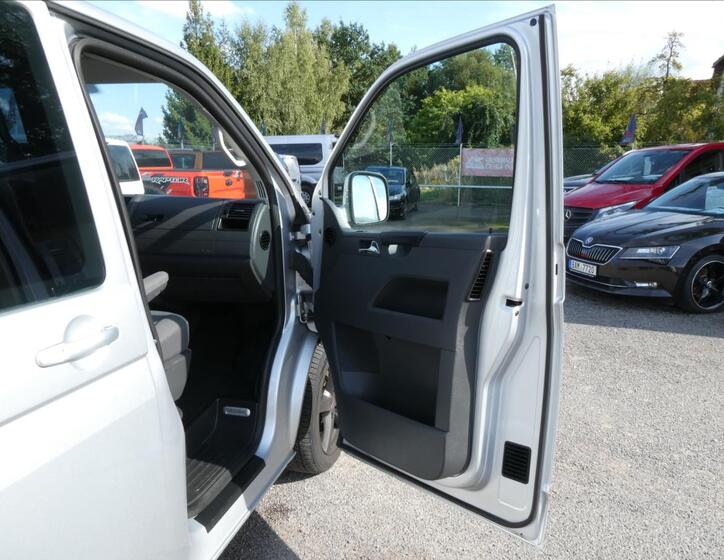 Volkswagen Caravelle 24