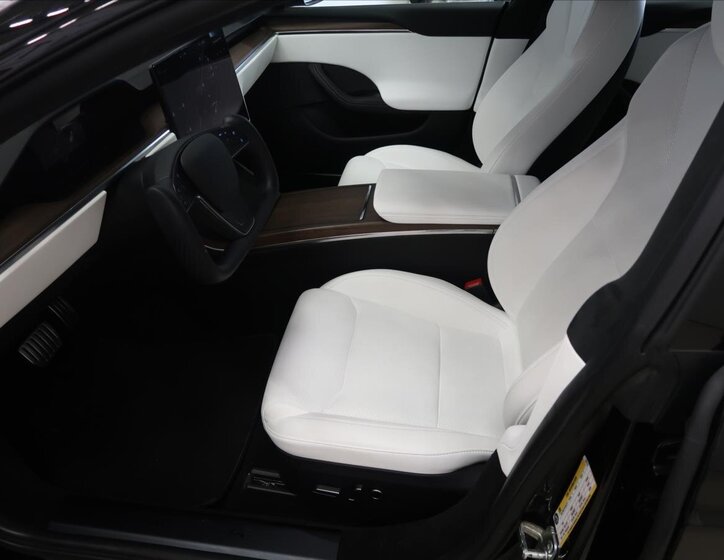 Tesla Model S Hatchback 0,0 493 kw