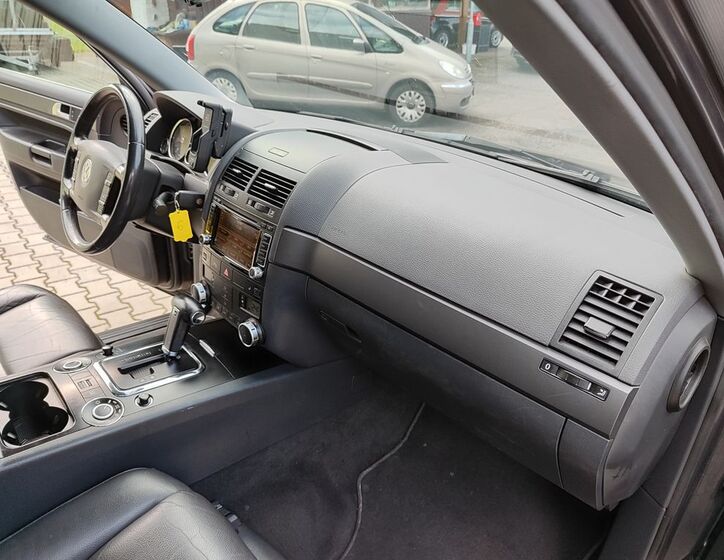 Volkswagen Touareg 11