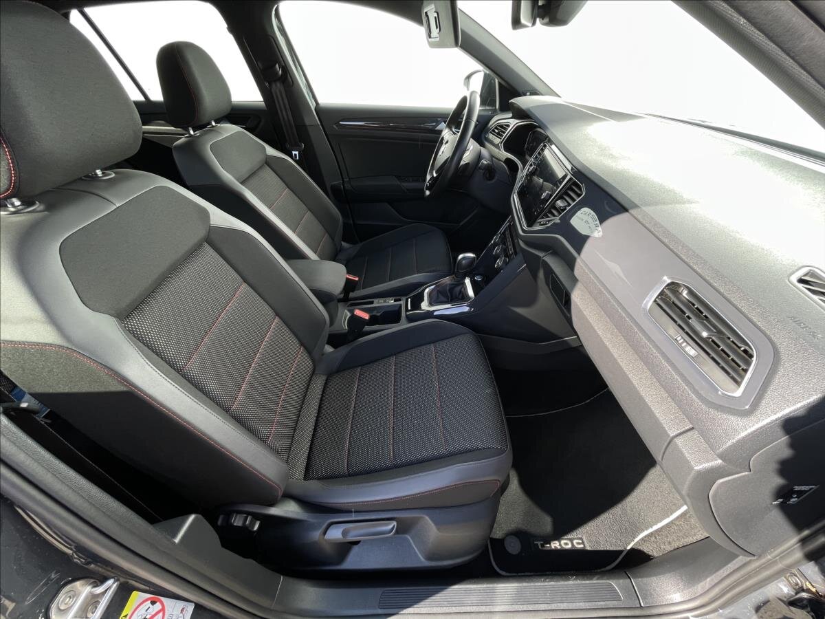 Volkswagen T-Roc SUV / Terénní 1,5 l 110 kw