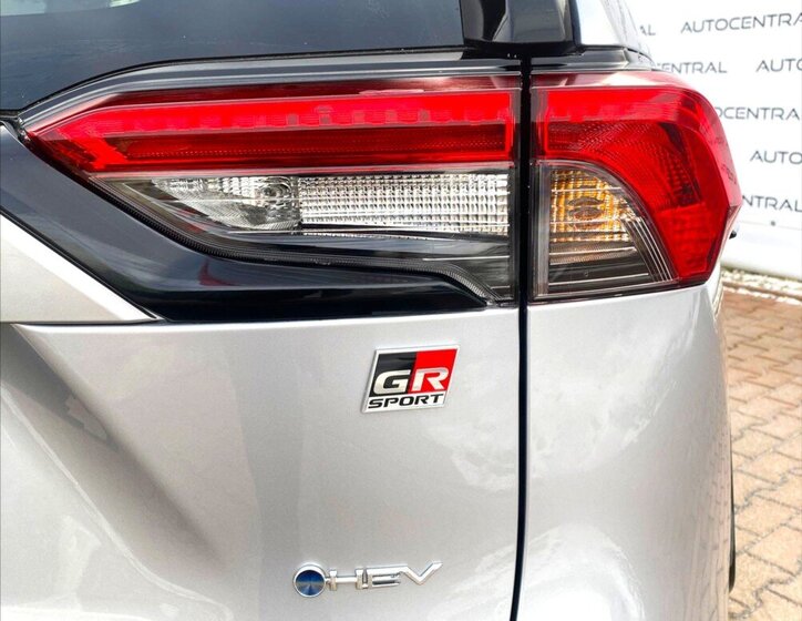 Toyota RAV4 SUV 2,5 l 219 kw