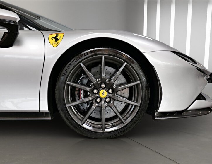 Ferrari SF90 Kabriolet 4,0 l 735 kw