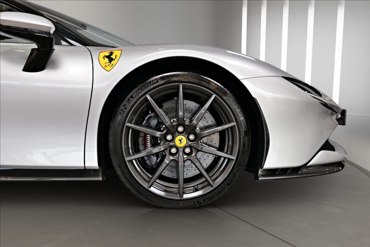 Ferrari SF90 Kabriolet 4,0 l 735 kw