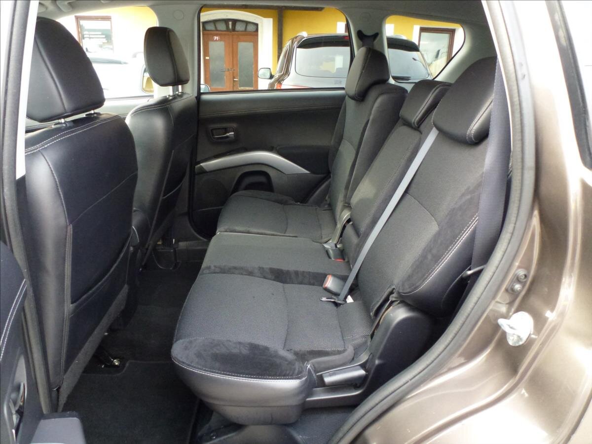 Mitsubishi Outlander Kombi 2,3 l 130 kw