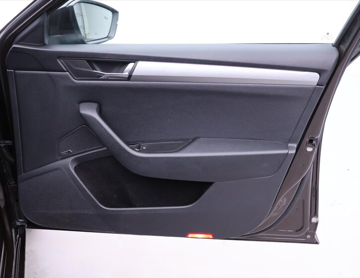 Škoda Superb Liftback 2,0 l 110 kw