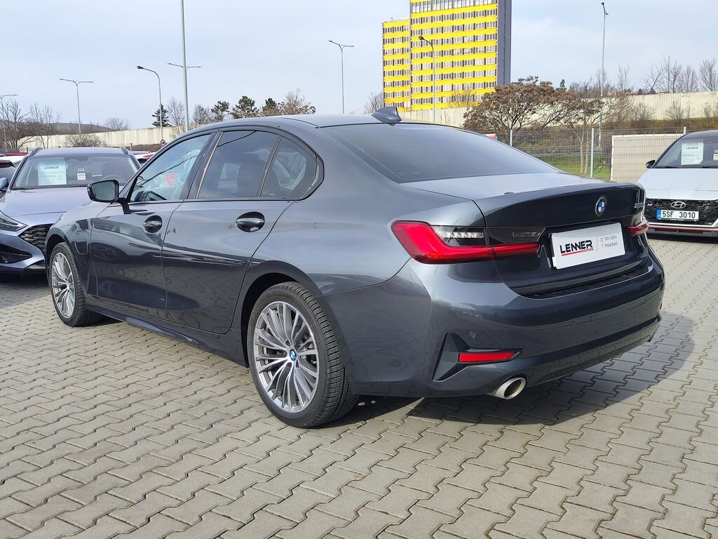 BMW Řada 3 Sedan / Limuzína 2,0 l 215 kw