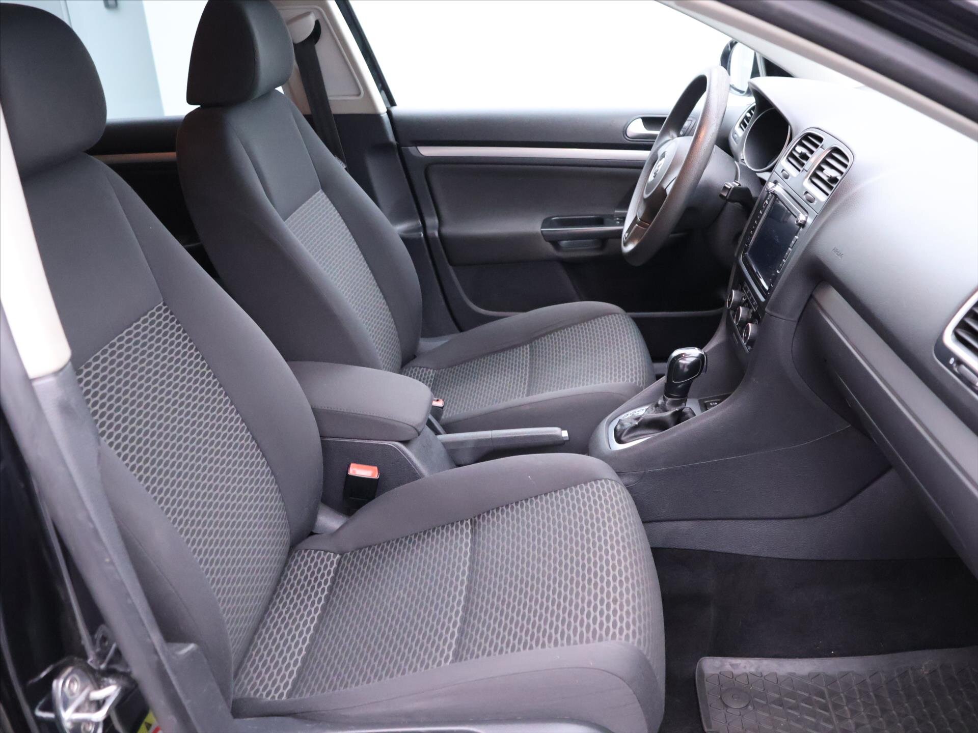 Volkswagen Golf Kombi 1,6 l 77 kw