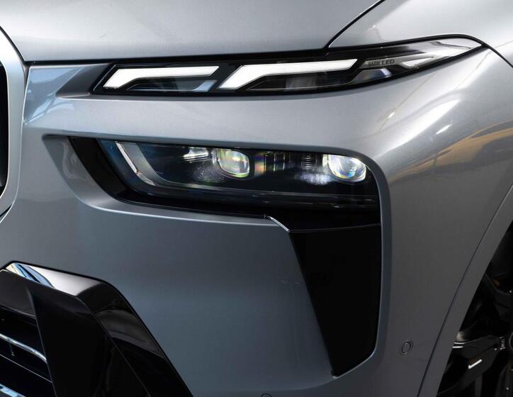 BMW X7 8