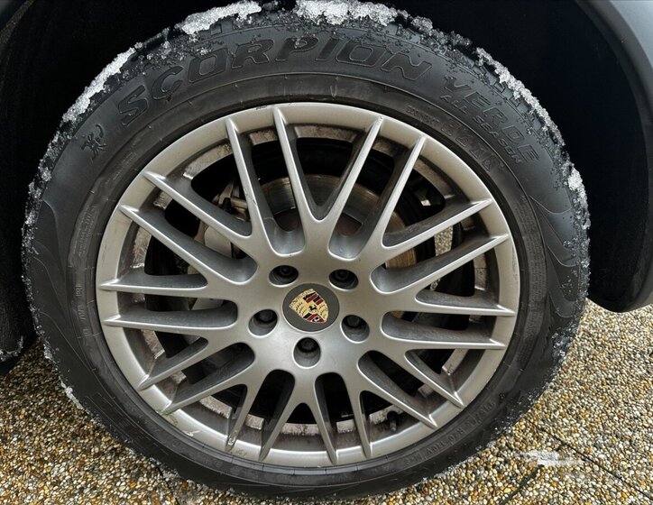 Porsche Cayenne Kombi 4,8 l 294 kw