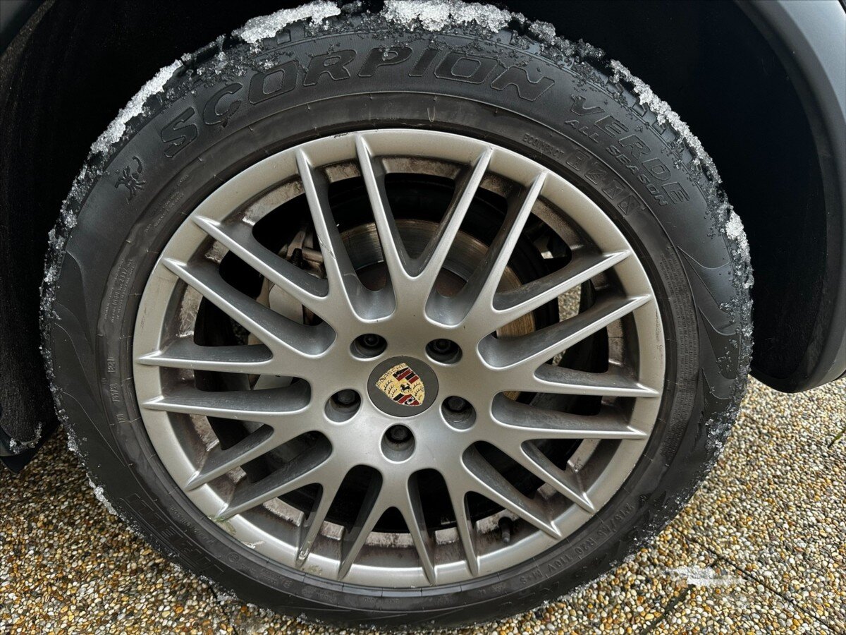 Porsche Cayenne Kombi 4,8 l 294 kw