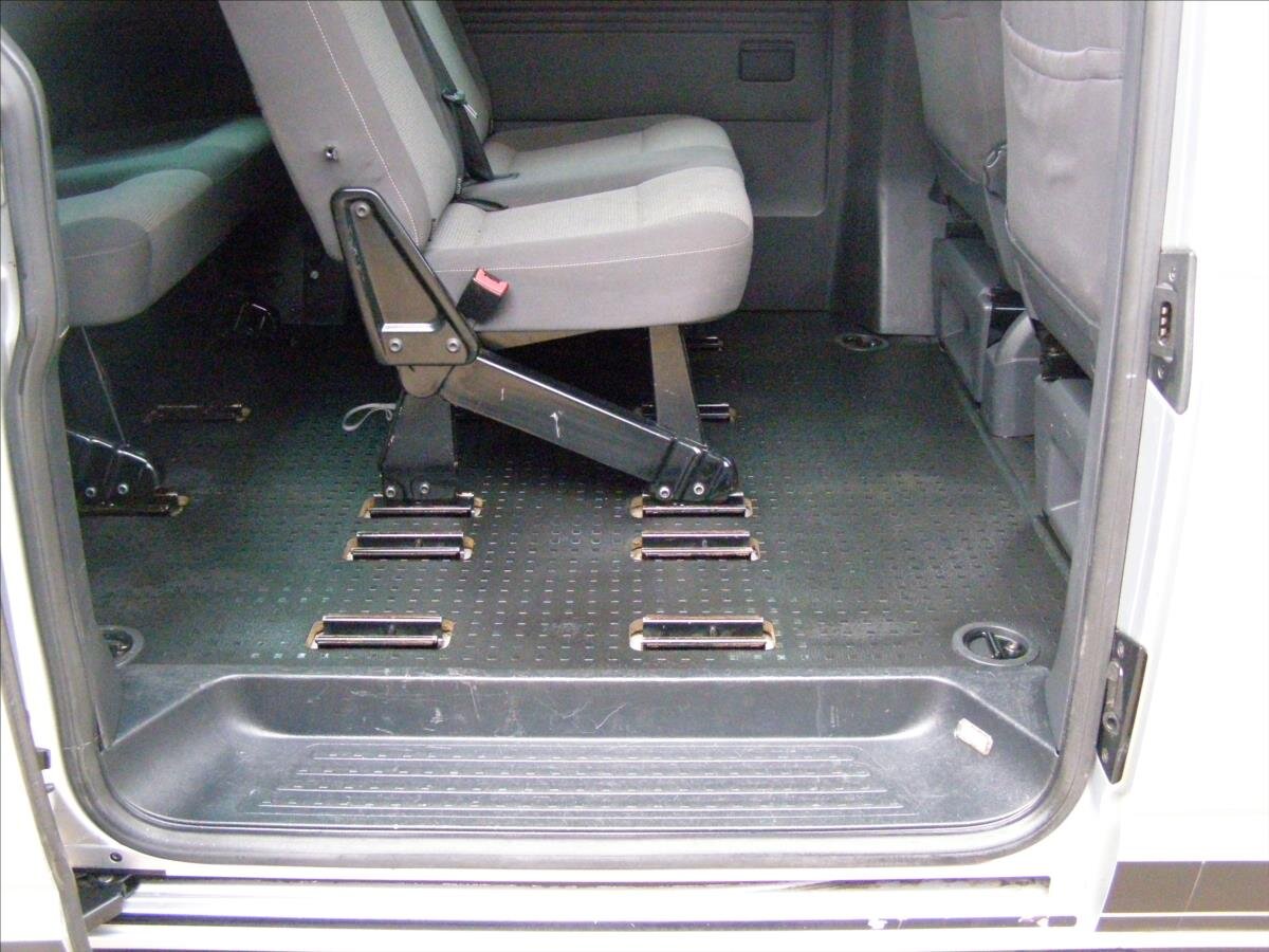 Volkswagen Caravelle MPV 2,0 l 103 kw