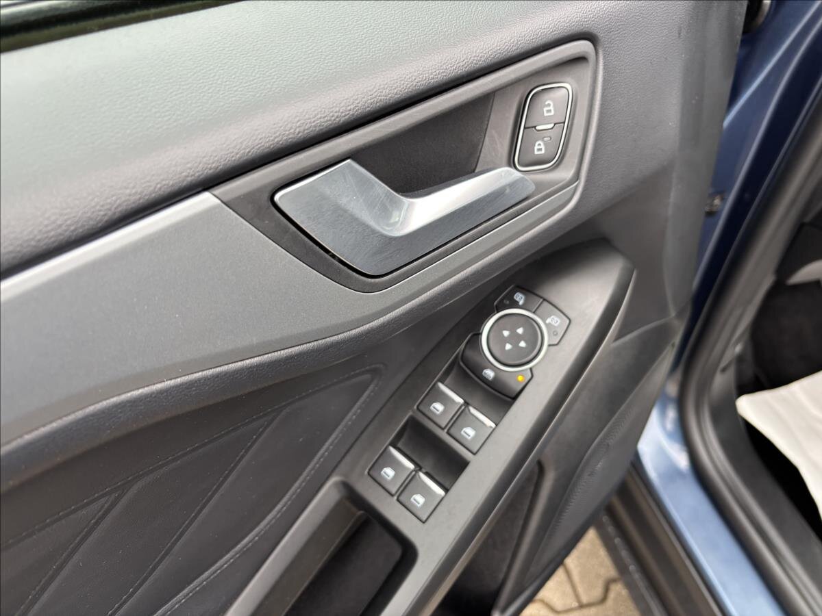 Ford Focus Kombi 999,0 92 kw