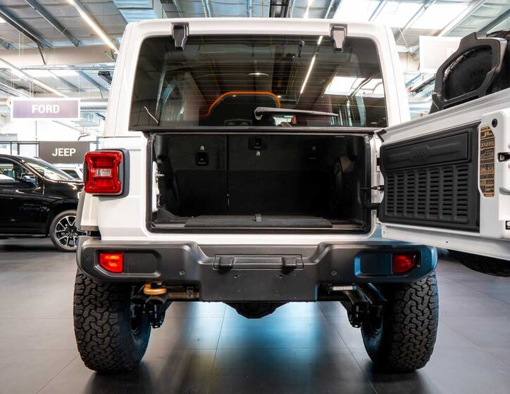 Jeep Wrangler Ostatní 6,4 l 350 kw