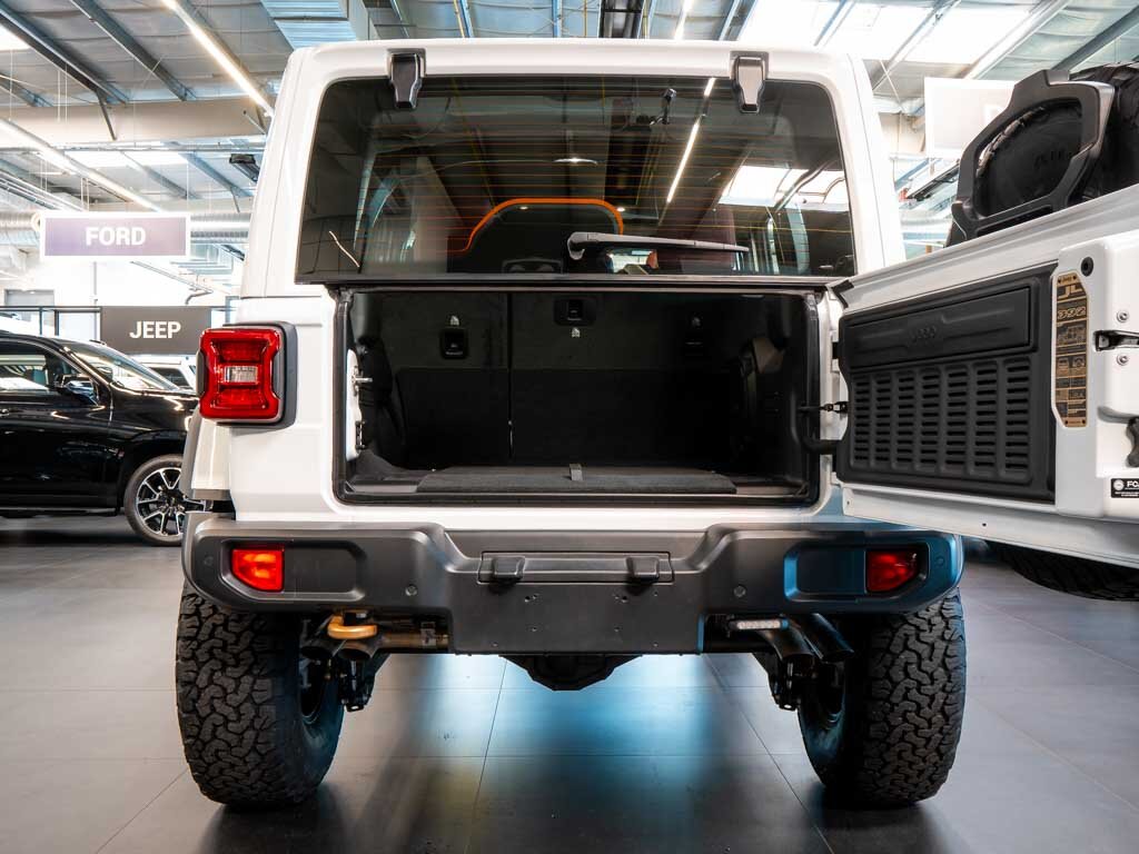 Jeep Wrangler Ostatní 6,4 l 350 kw